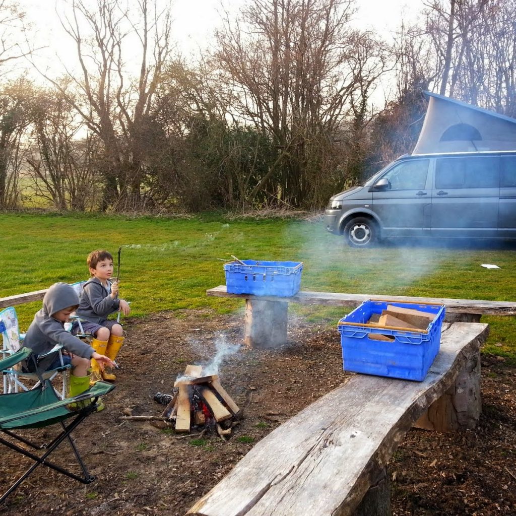 kids campfire